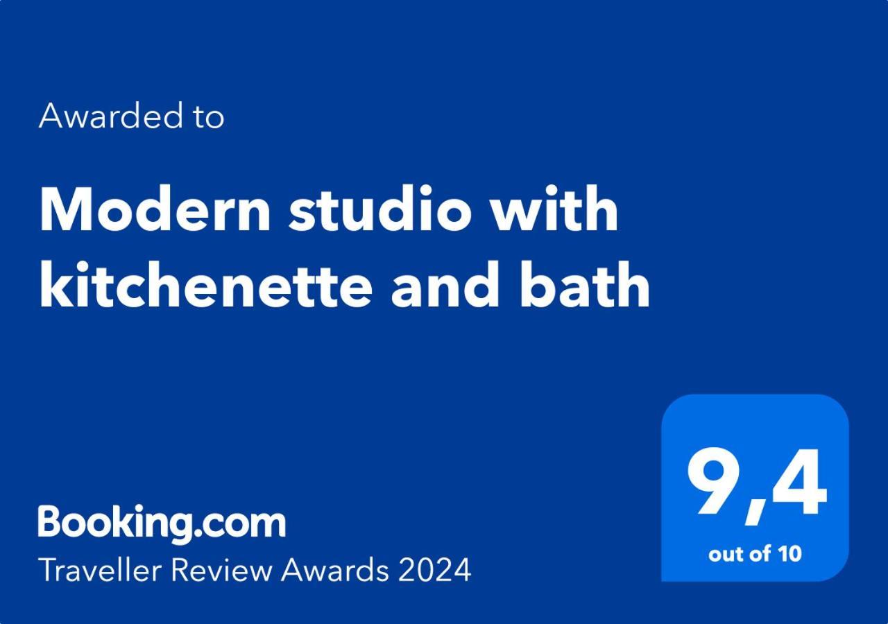 Modern Studio With Kitchenette And Bath Guelph Ngoại thất bức ảnh